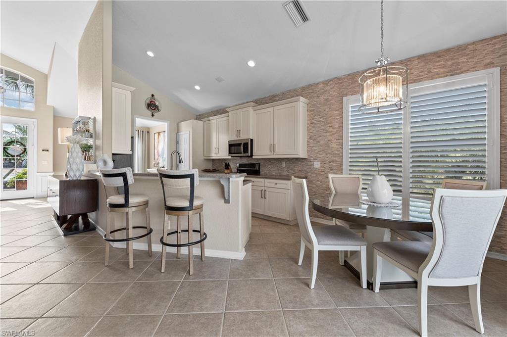 9921 Isola Way Property Photo 8