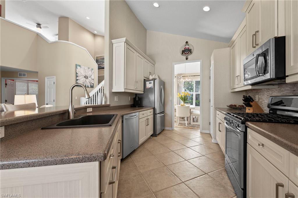 9921 Isola Way Property Photo 10
