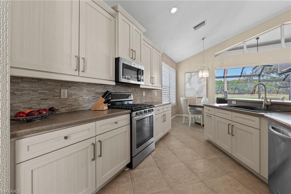 9921 Isola Way Property Photo 11
