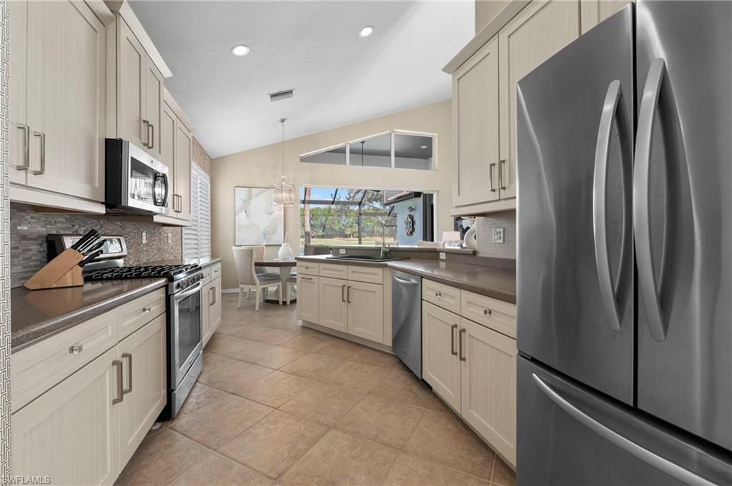 9921 Isola Way Property Photo 12