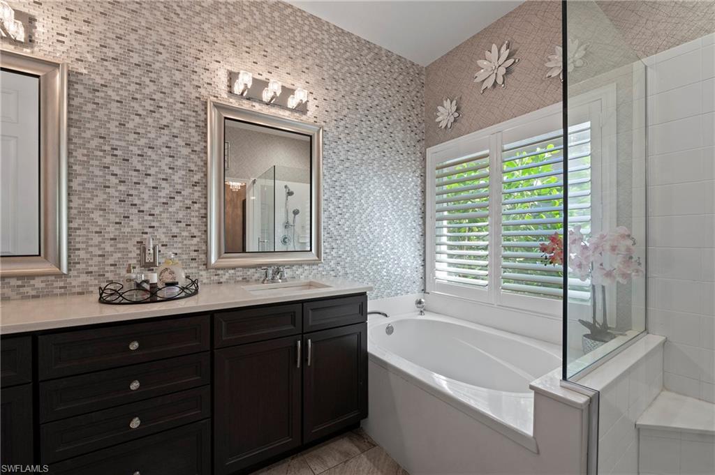 9921 Isola Way Property Photo 17