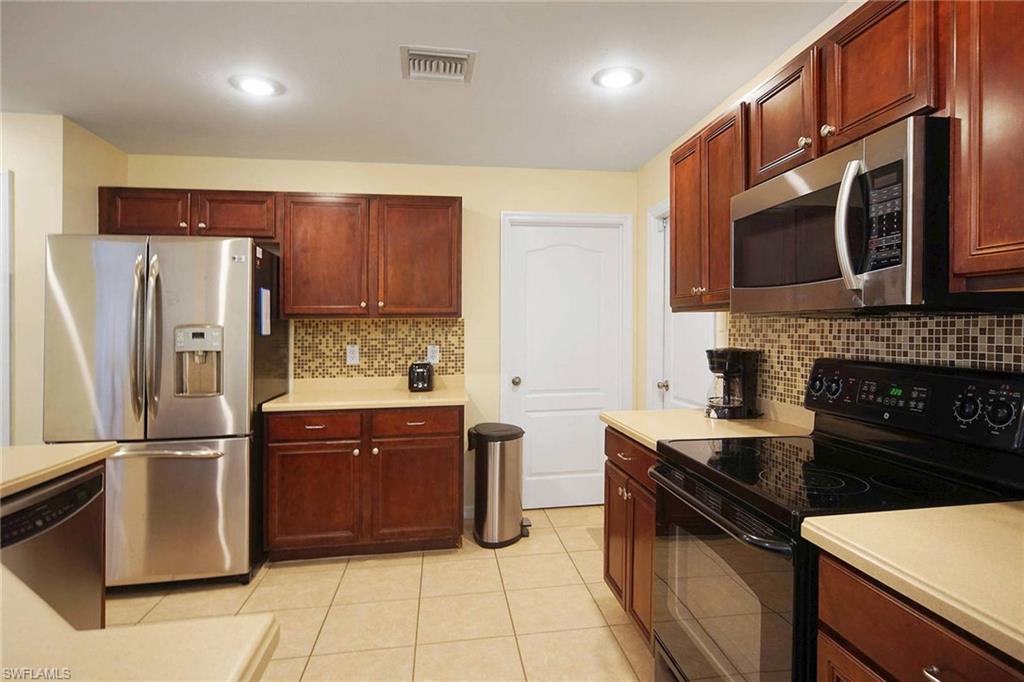 1916 Nw 13th Pl Property Photo 6