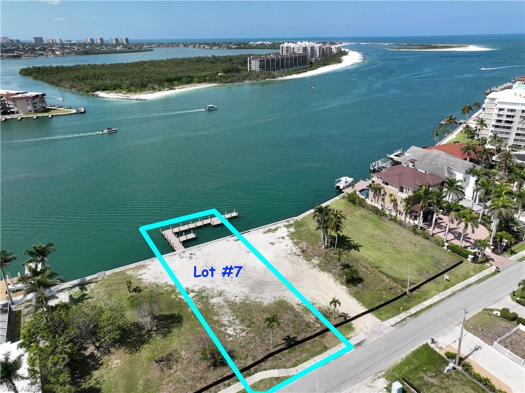 20 Pelican ST W Property Photo 1