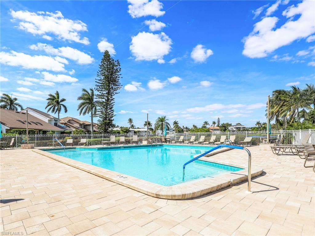 555 Park Shore Dr # B410 Property Photo 24