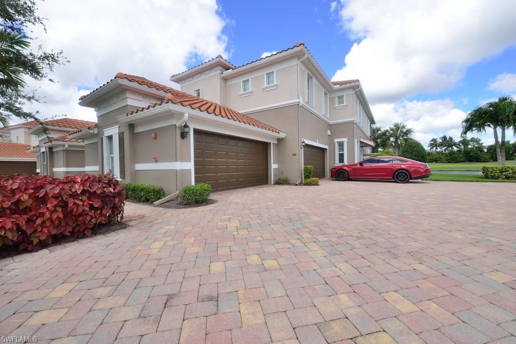 10271 Glastonbury Cir # 102 Property Photo 2
