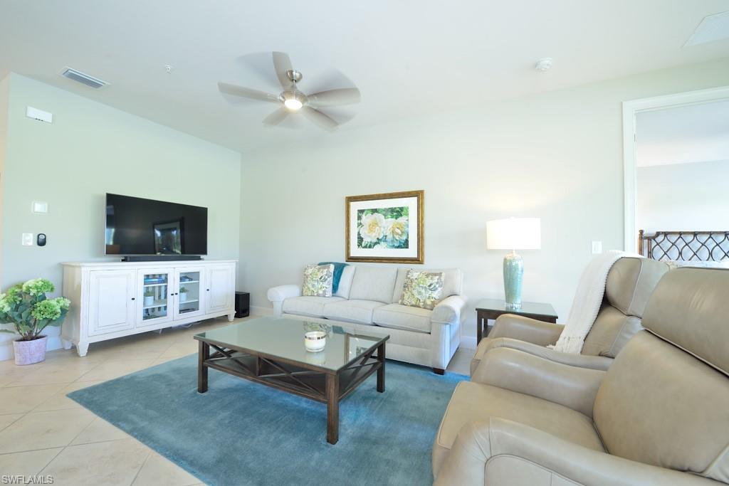 10271 Glastonbury Cir # 102 Property Photo 3