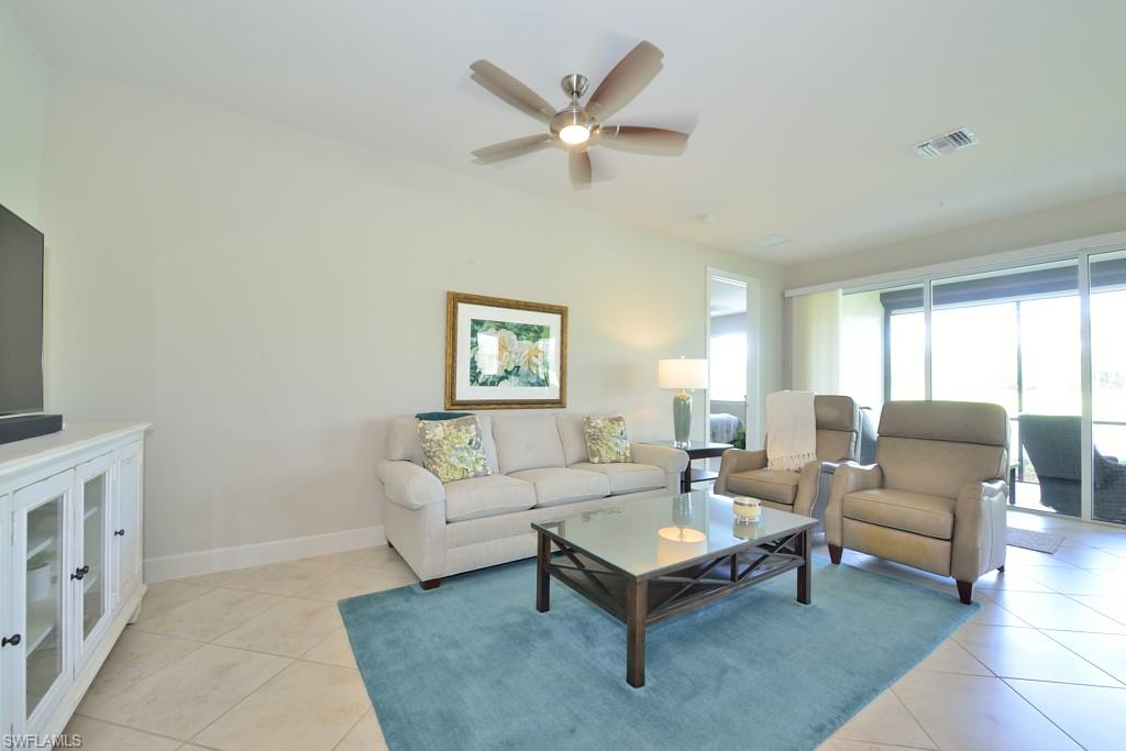 10271 Glastonbury Cir # 102 Property Photo 4
