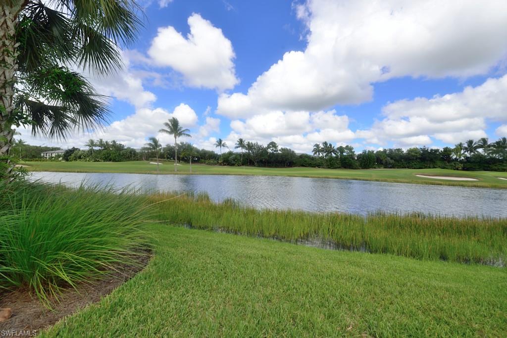 10271 Glastonbury Cir # 102 Property Photo 8