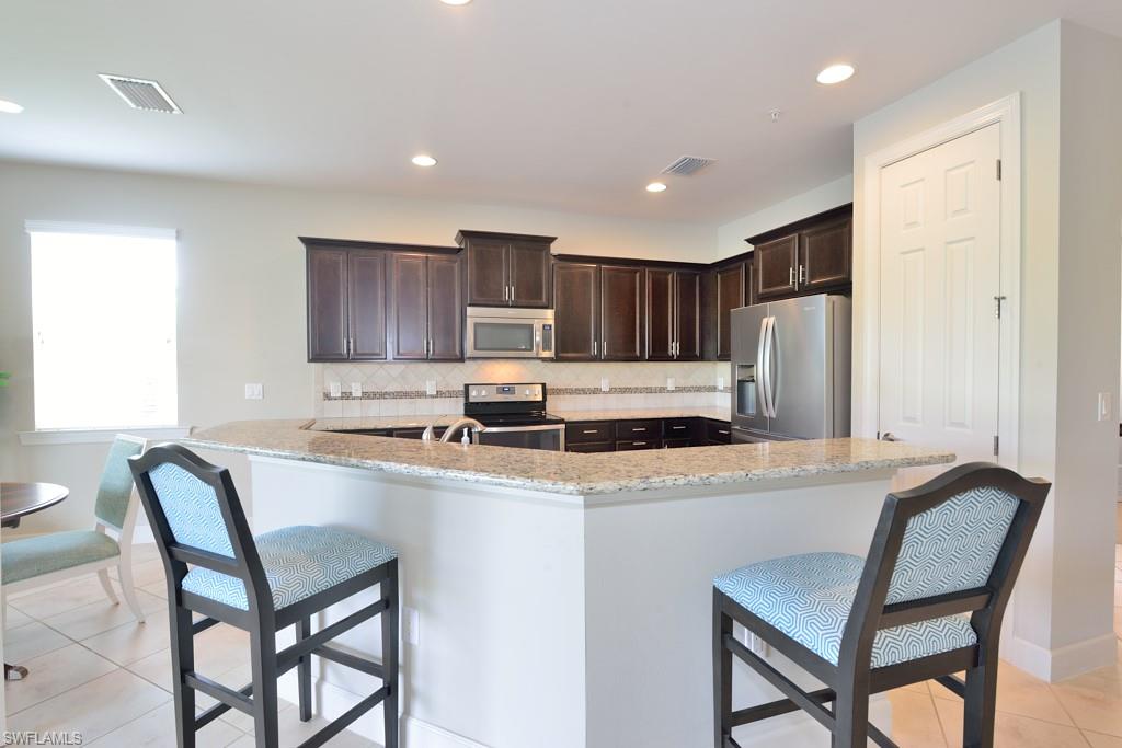 10271 Glastonbury Cir # 102 Property Photo 11