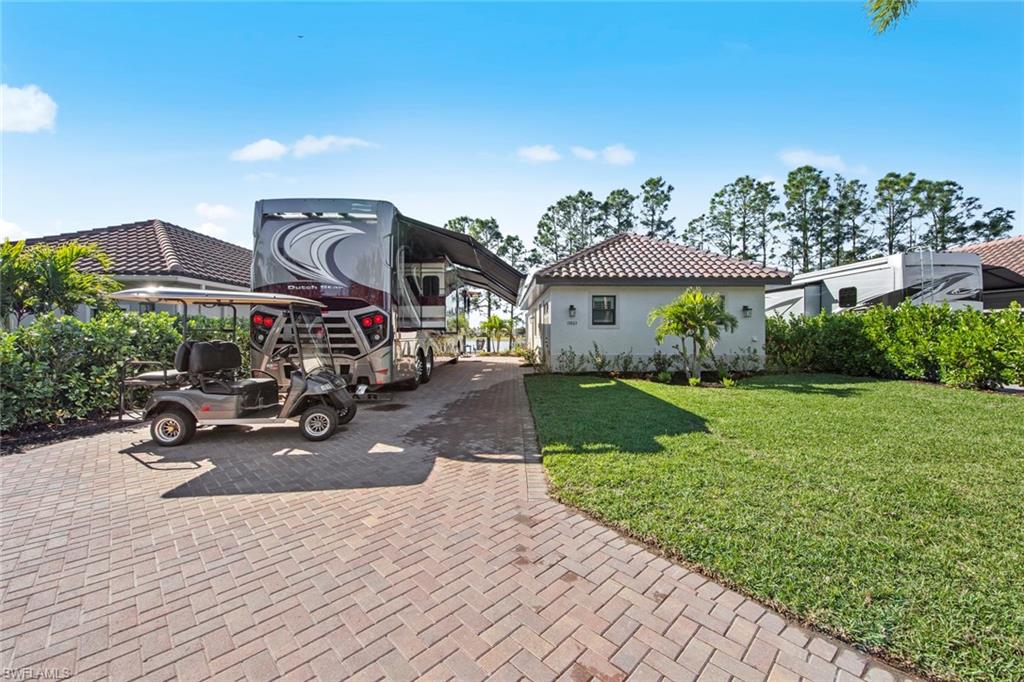 13863 Golden Palms Cir Property Photo 23