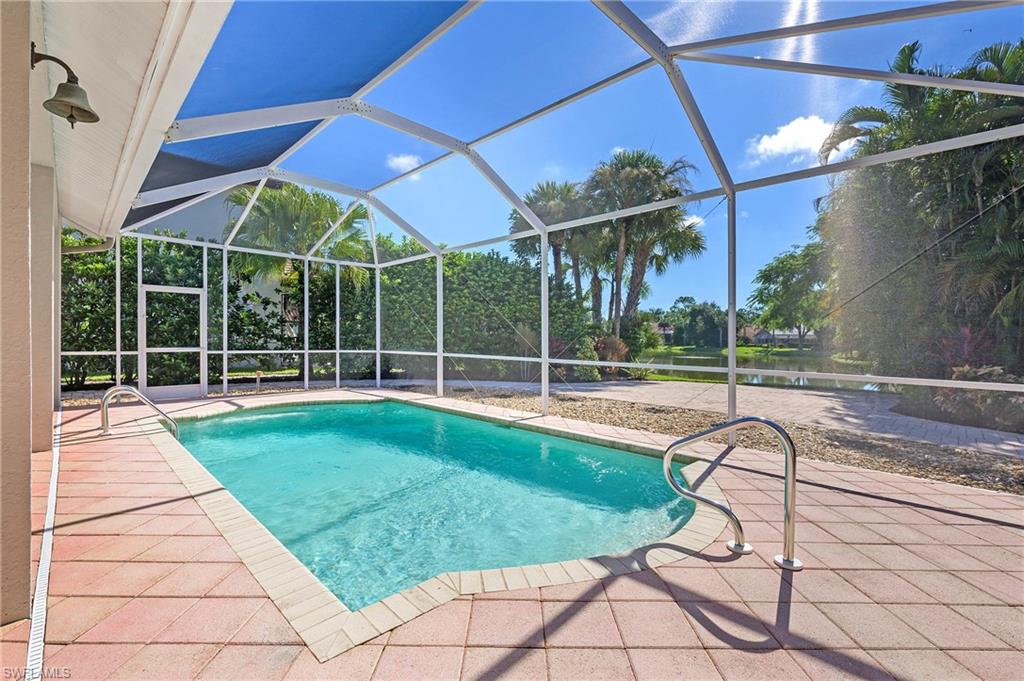 300 Wentworth Ct Property Photo 5