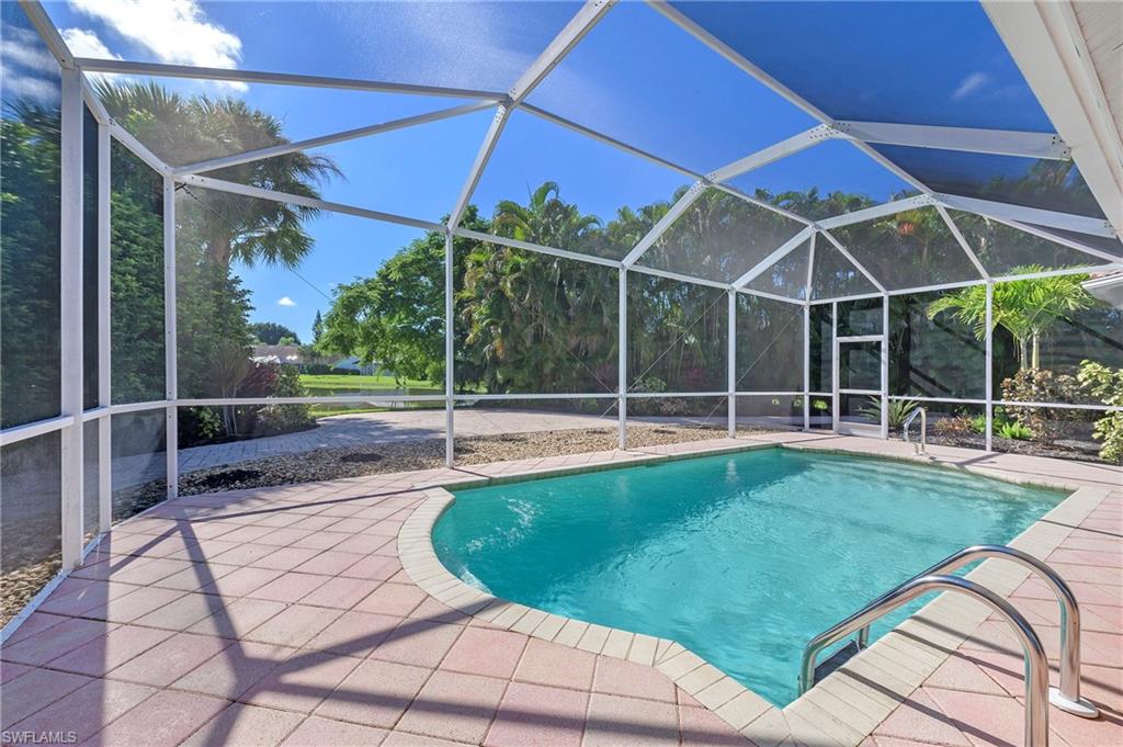 300 Wentworth Ct Property Photo 6