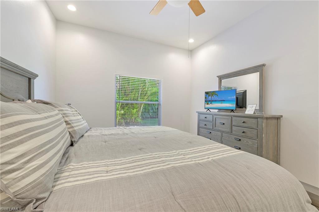 300 Wentworth Ct Property Photo 15