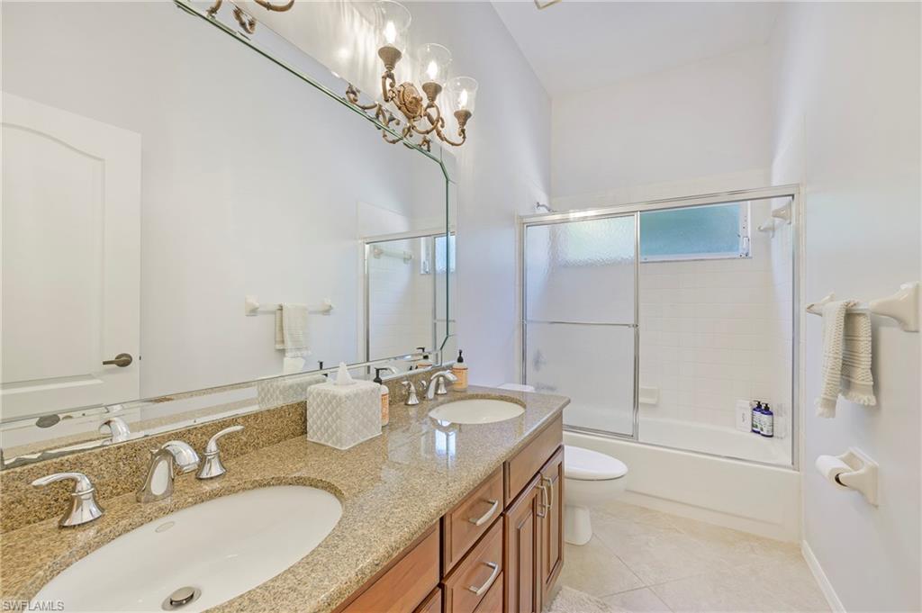 300 Wentworth Ct Property Photo 16