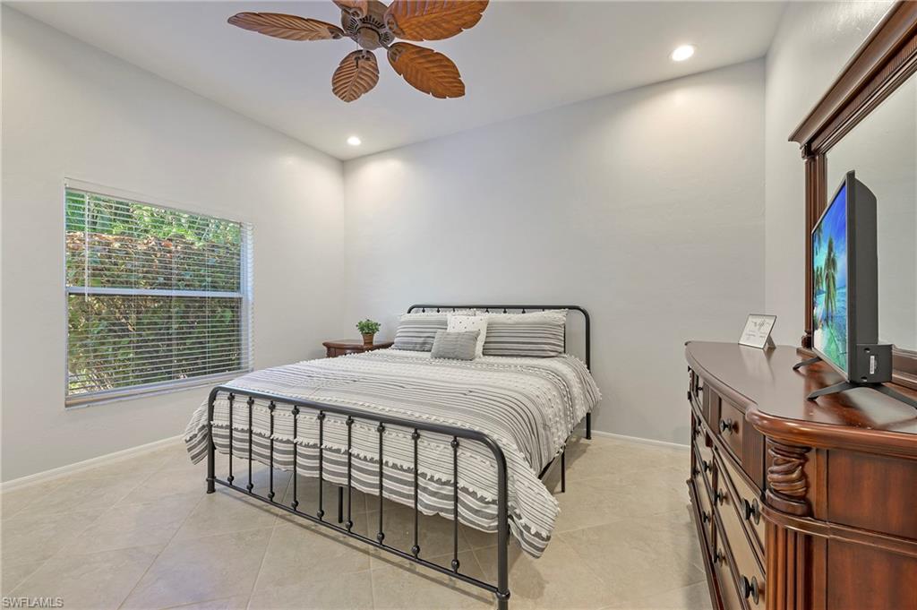 300 Wentworth Ct Property Photo 17