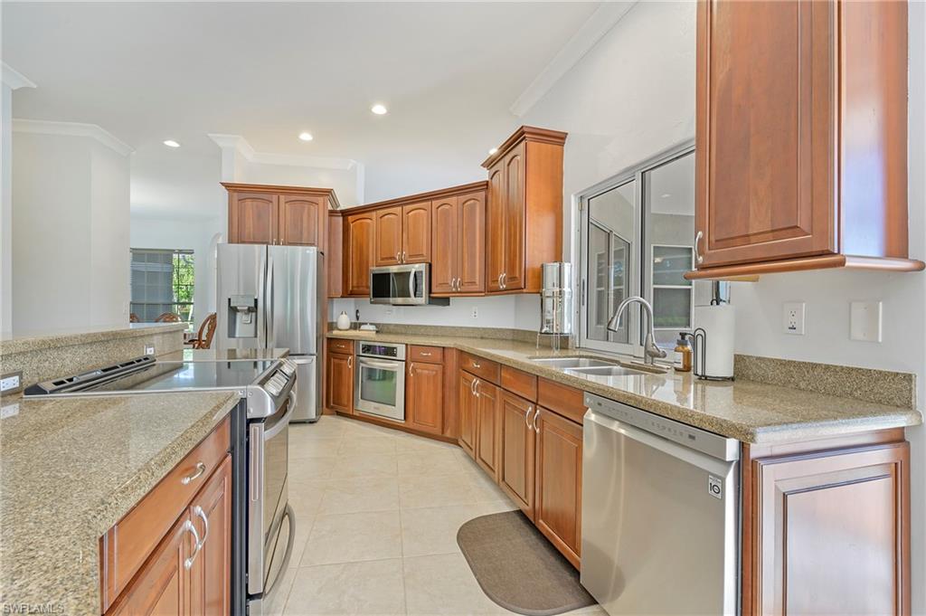 300 Wentworth Ct Property Photo 23