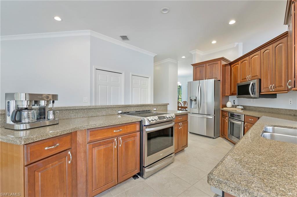 300 Wentworth Ct Property Photo 24