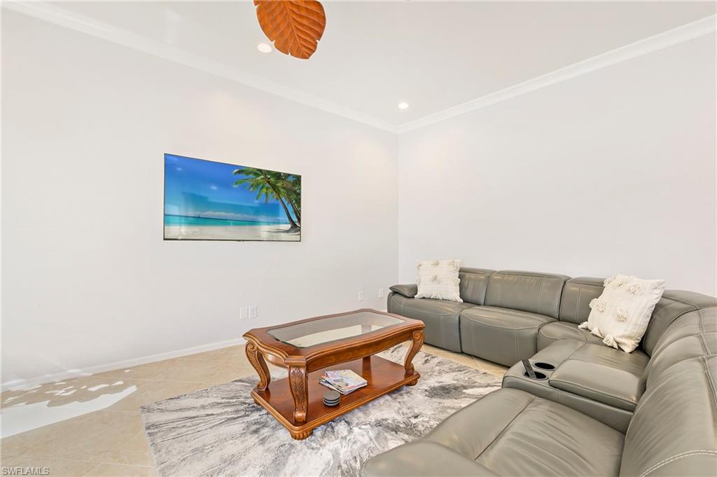 300 Wentworth Ct Property Photo 25