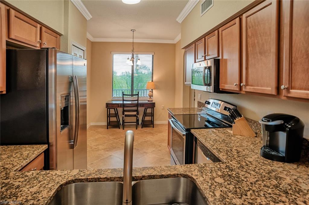 9727 Acqua Ct # 425 Property Photo 6