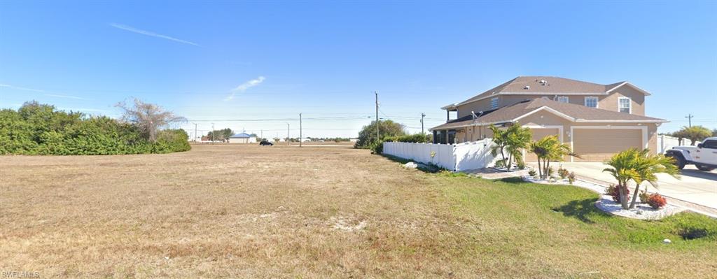 647 Ne 7th Pl Property Photo 4