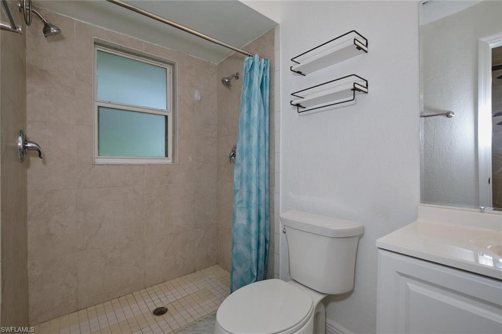 2321 Thurlow St Property Photo 18