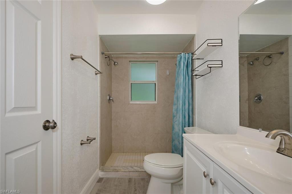 2321 Thurlow St Property Photo 19