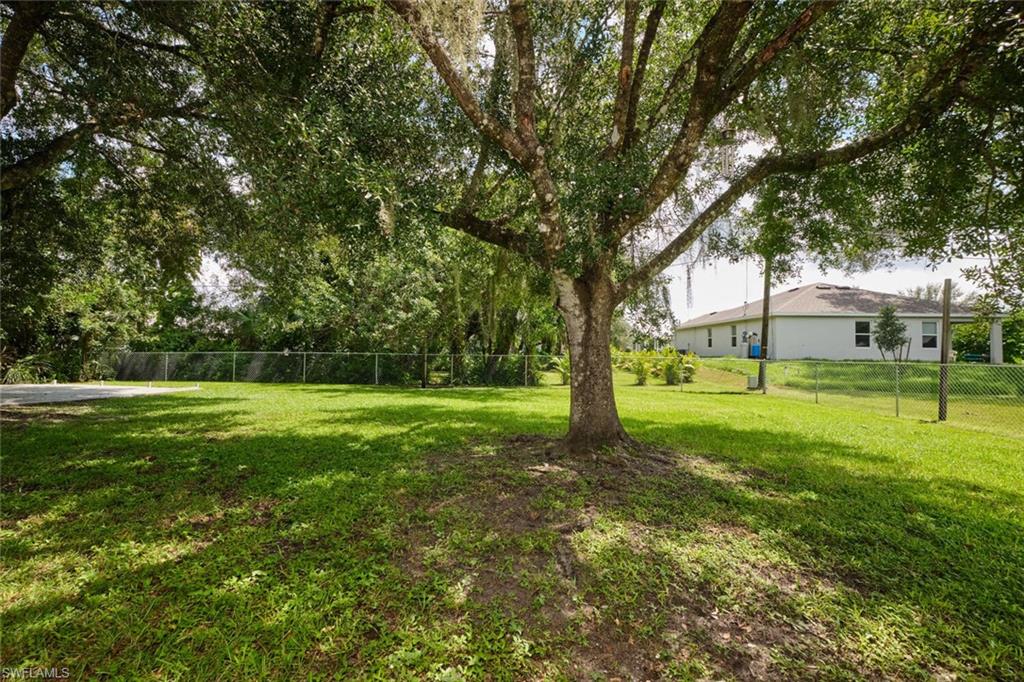 2321 Thurlow St Property Photo 29