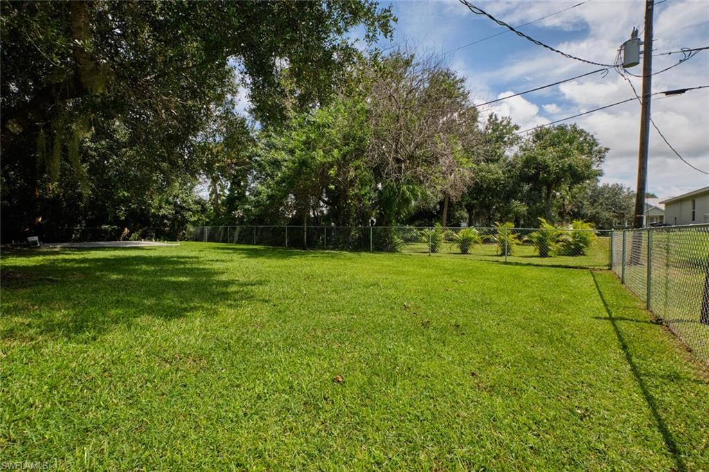 2321 Thurlow St Property Photo 34