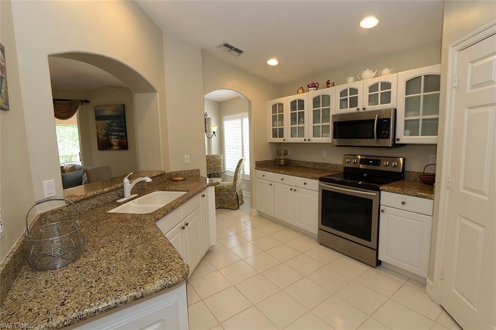 913 Carrick Bend Cir # 202 Property Photo 5