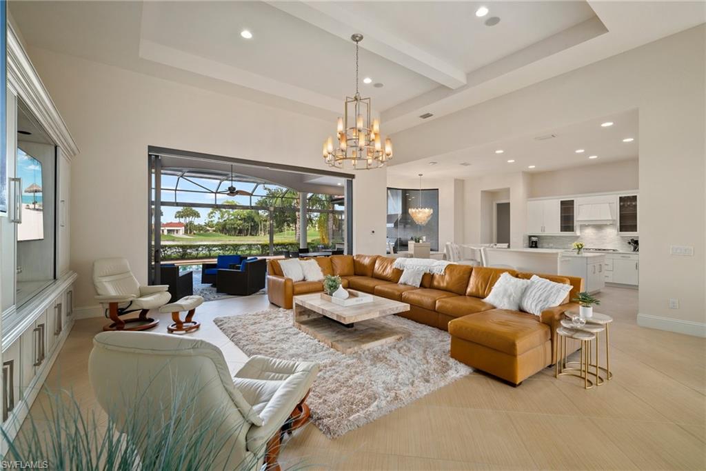 6597 Costa Cir Property Photo 3