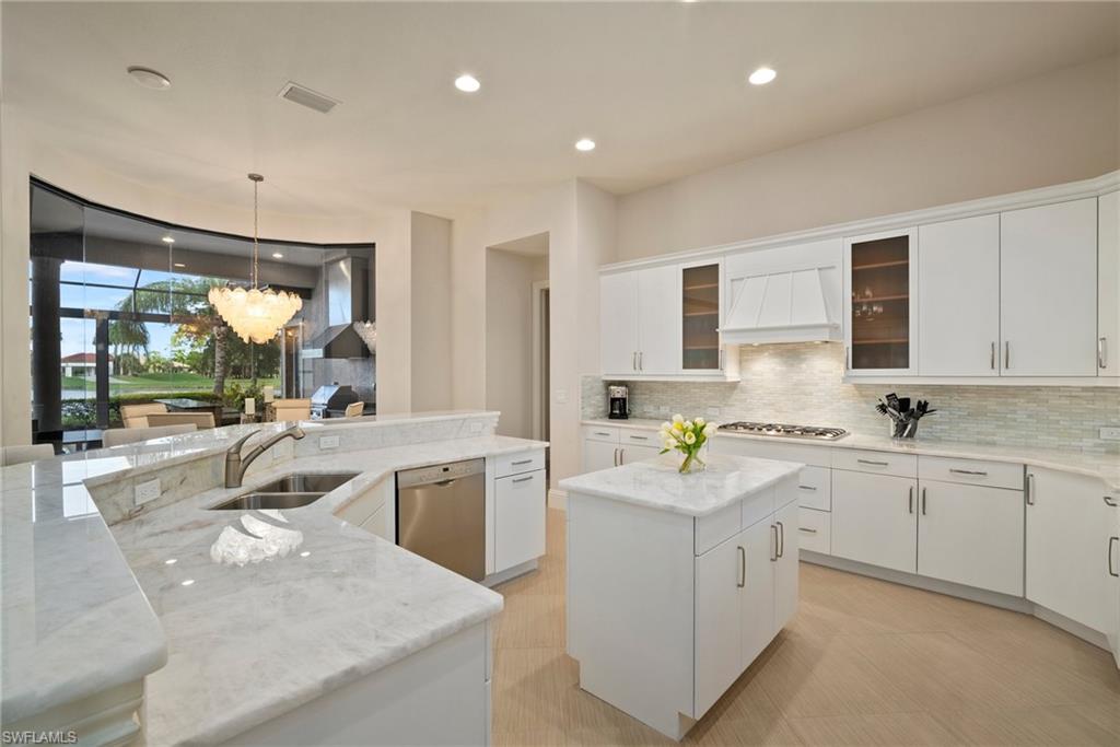 6597 Costa Cir Property Photo 7