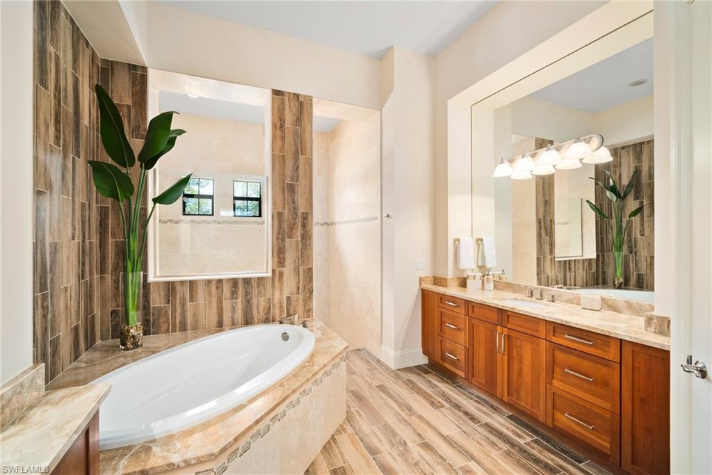6597 Costa Cir Property Photo 17