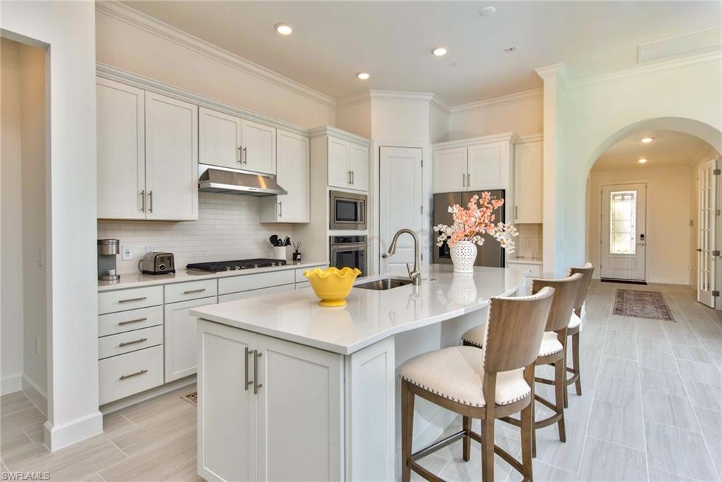 9280 Cormorant Dr Property Photo 3