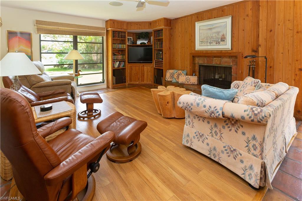 890 Swallow Pt Property Photo 5
