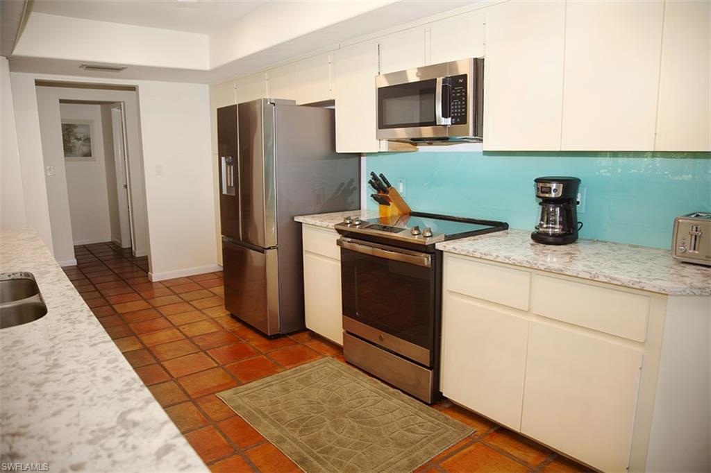 890 Swallow Pt Property Photo 12