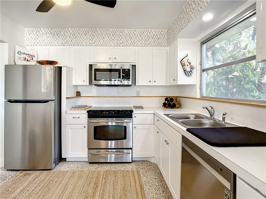 678 E Lake Dr Property Photo 18