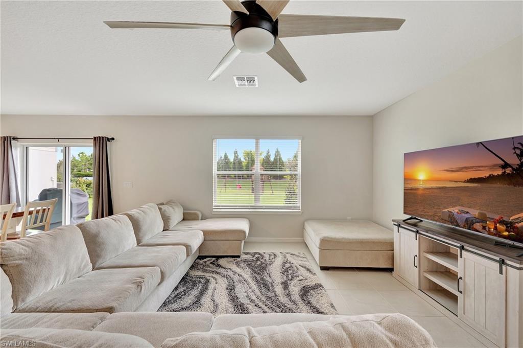 9031 Royal River Cir Property Photo 14