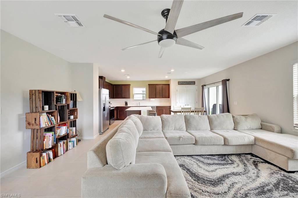 9031 Royal River Cir Property Photo 15