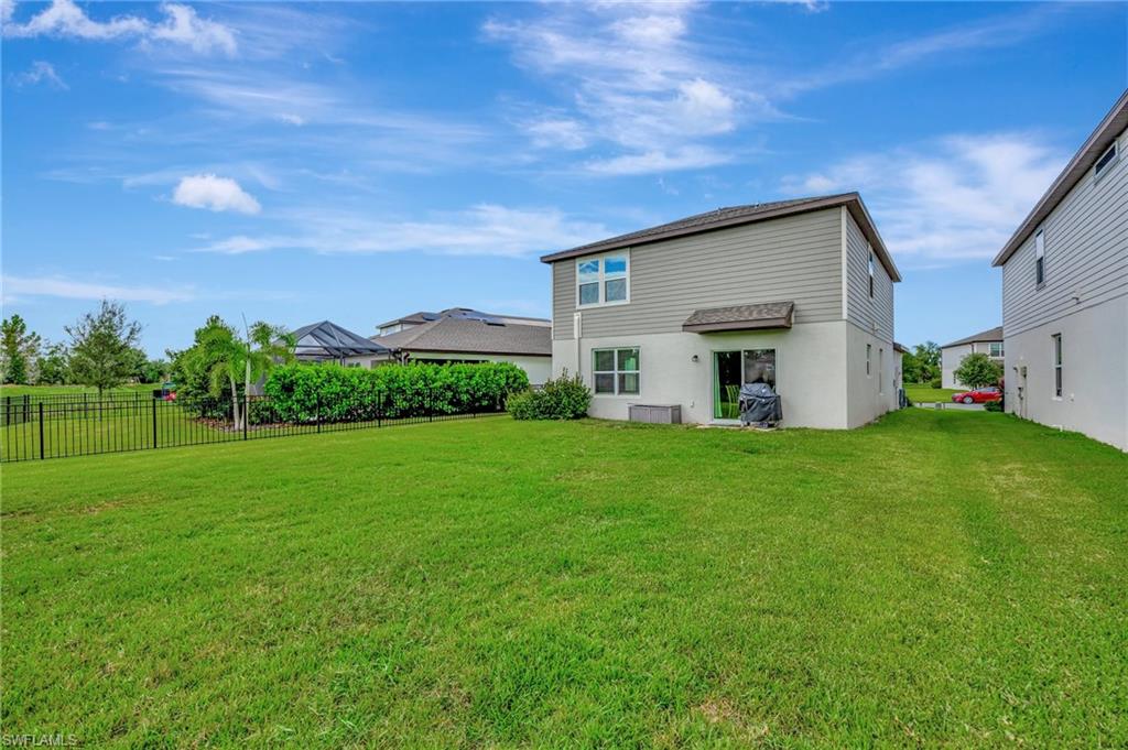 9031 Royal River Cir Property Photo 32
