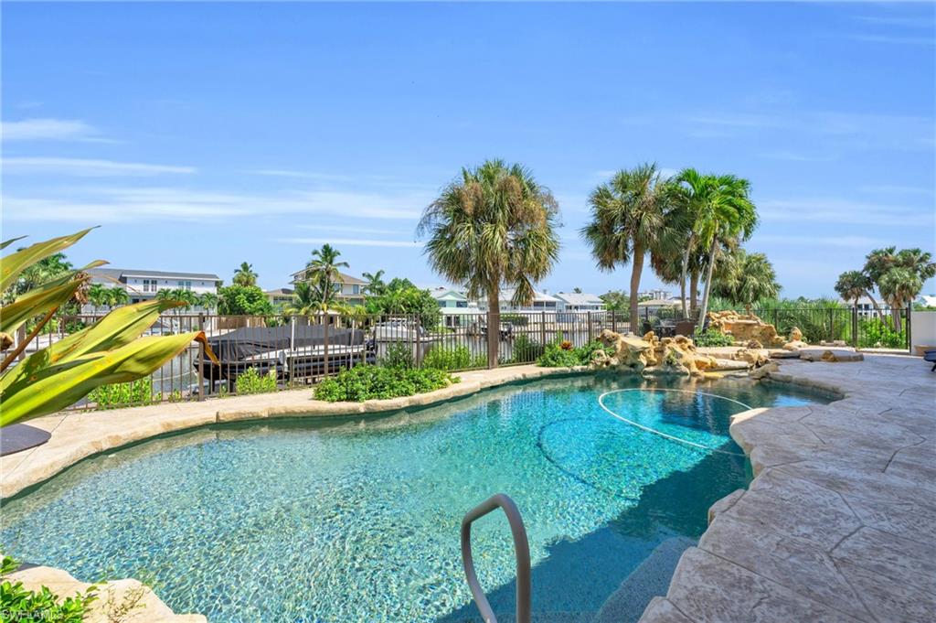 18181 Old Pelican Bay Dr Property Photo 11