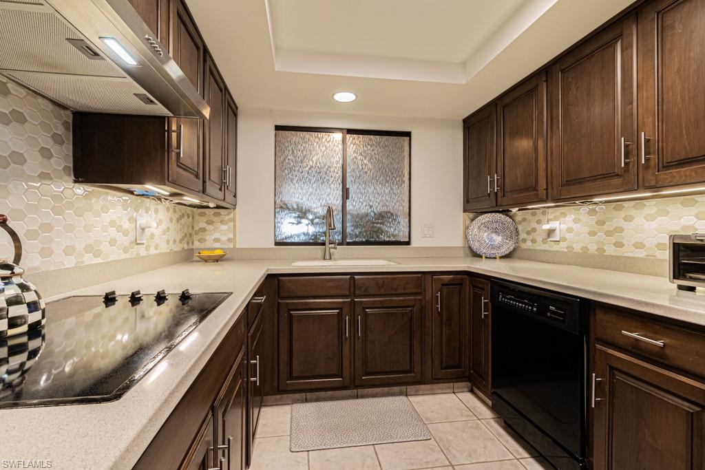 5260 S Landings Dr # 605 Property Photo 2