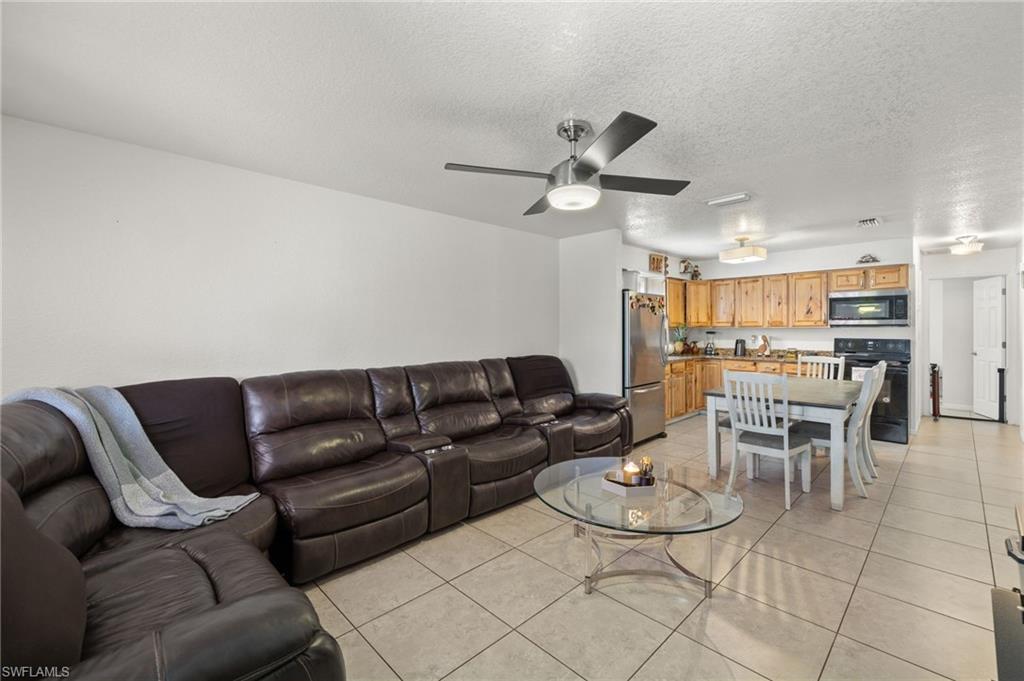 1078/1080 Southdale Rd Property Photo 2