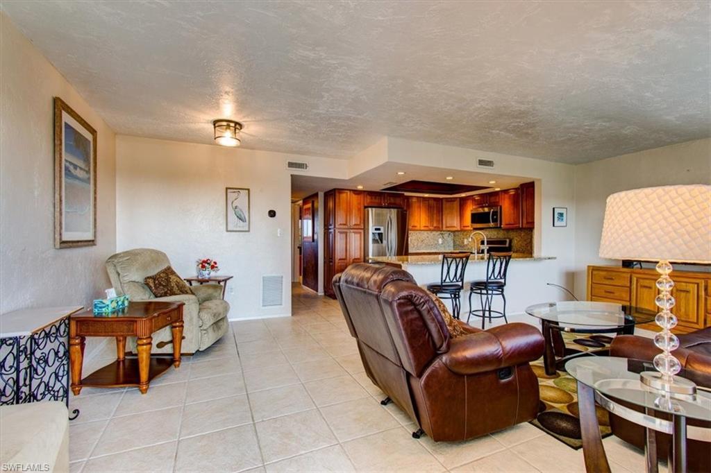 4906 Victoria Dr 413 Property Photo 2