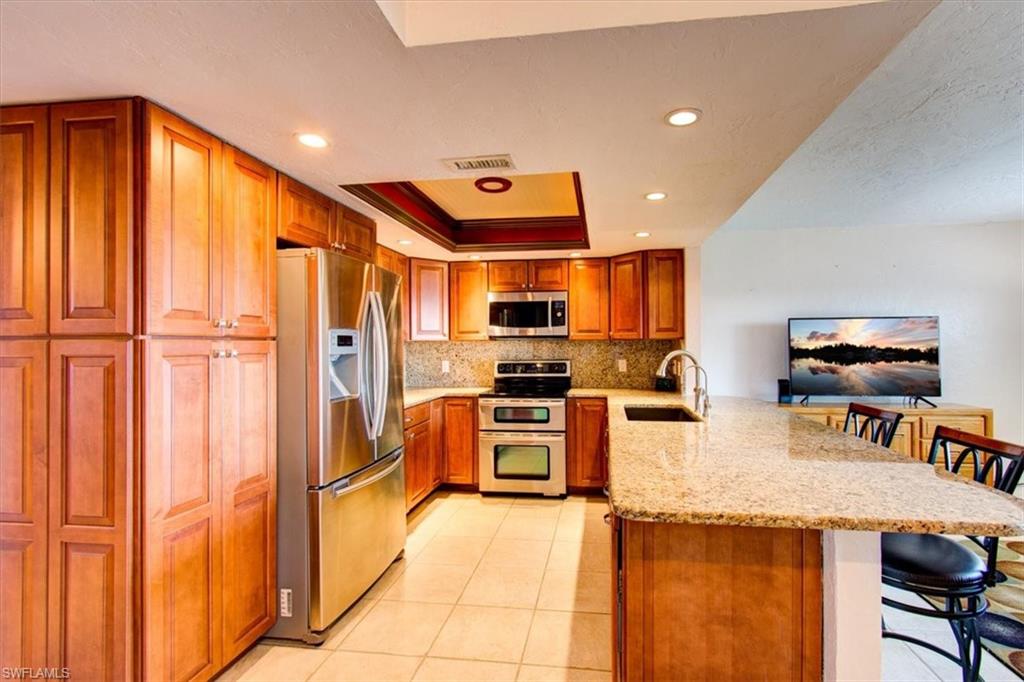 4906 Victoria Dr 413 Property Photo 6