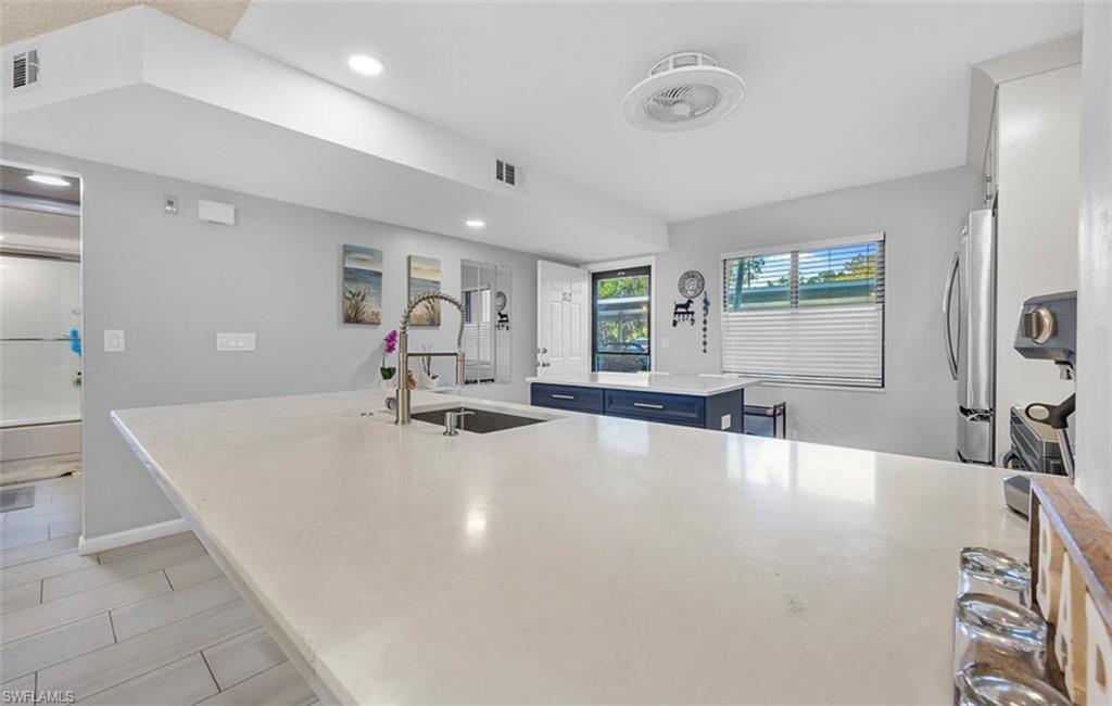5733 Deauville Cir # G102 Property Photo 3