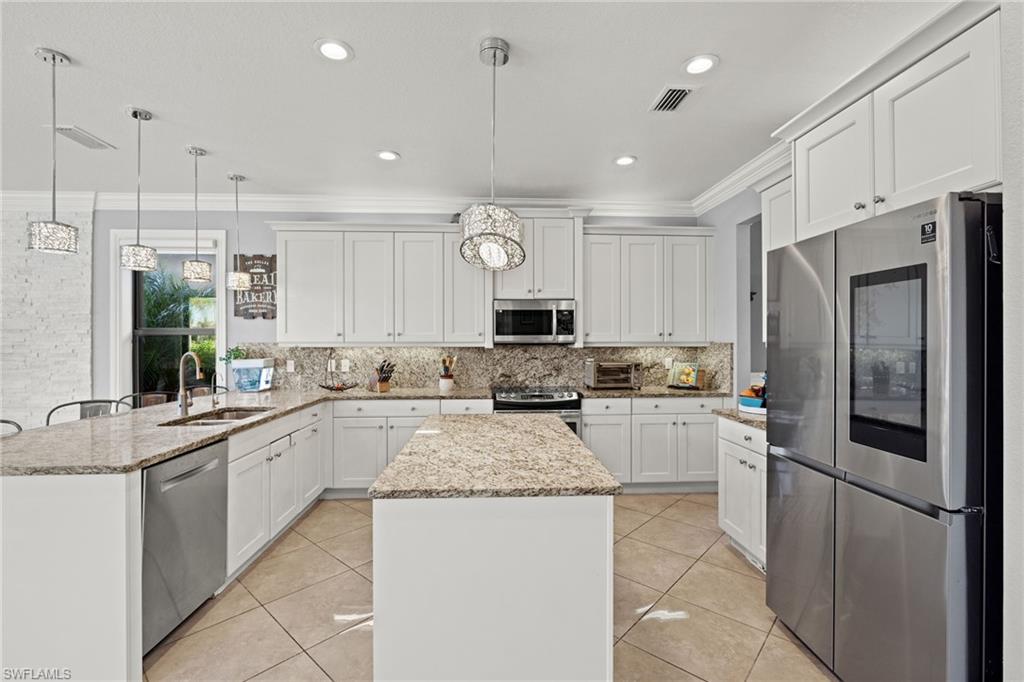 11696 Stonecreek Cir Property Photo 12