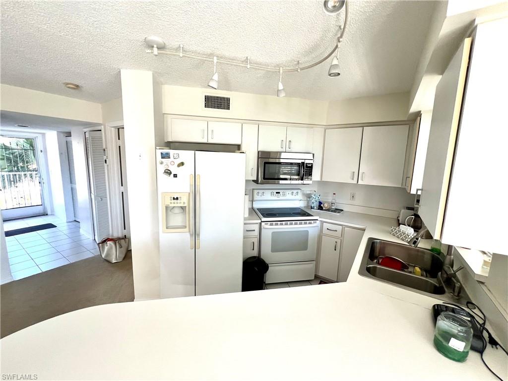 441 Quail Forest Blvd # A302 Property Photo 4