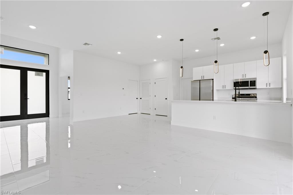2005 Curry Ave N Property Photo 18