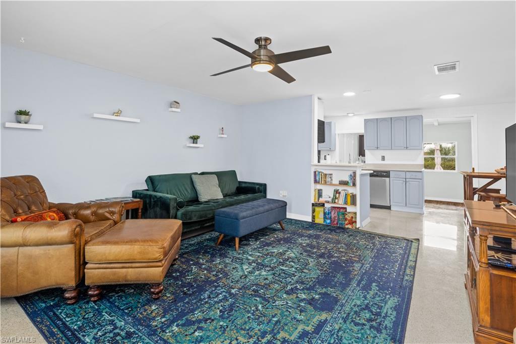 7180 Emily Dr Property Photo 4