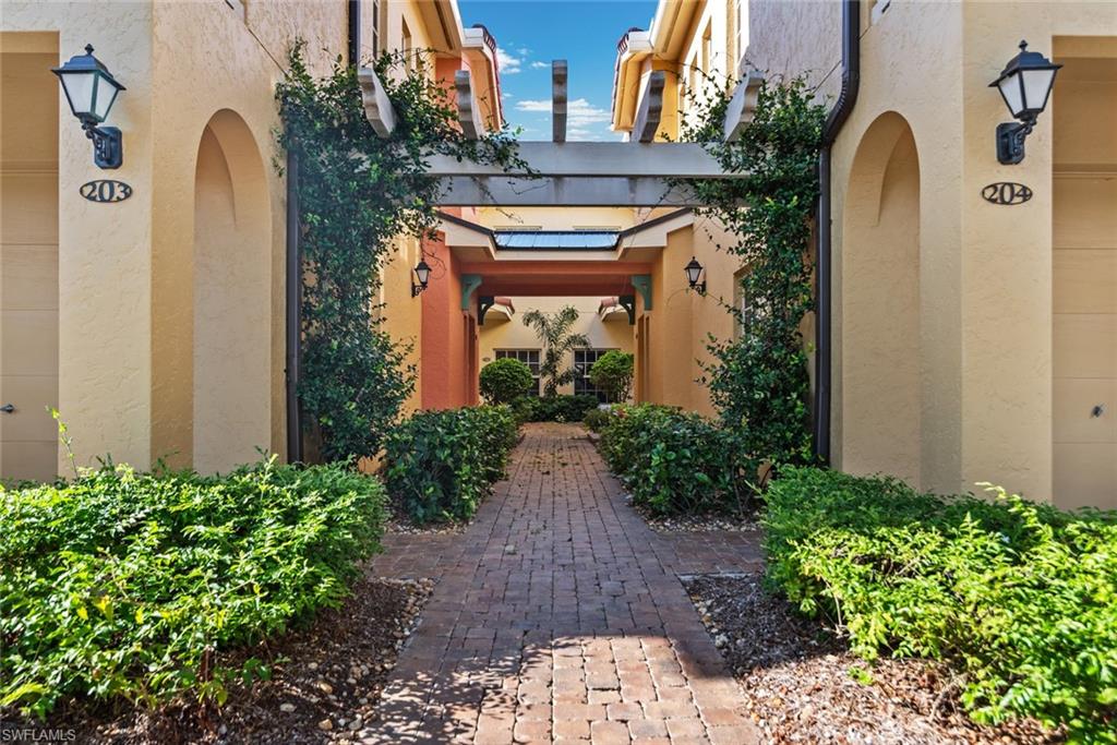8621 Piazza Del Lago CIR # 103 Property Photo 1